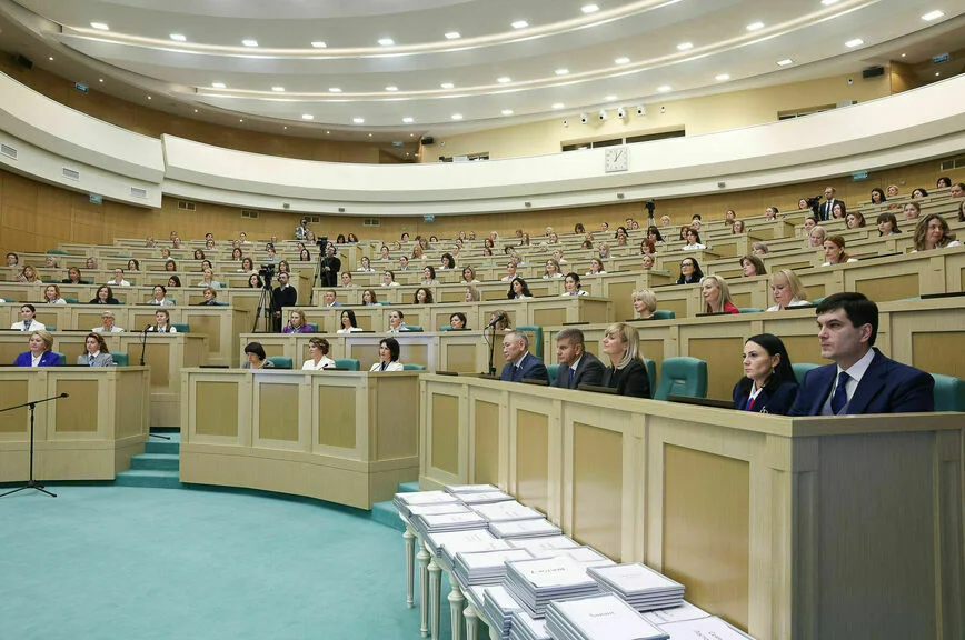 В Совфеде вручили дипломы выпускницам программы «Женщина-лидер»