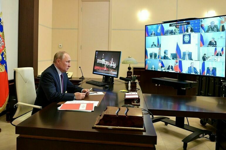 Путин обсудил с членами Совбеза повышение информационной безопасности России