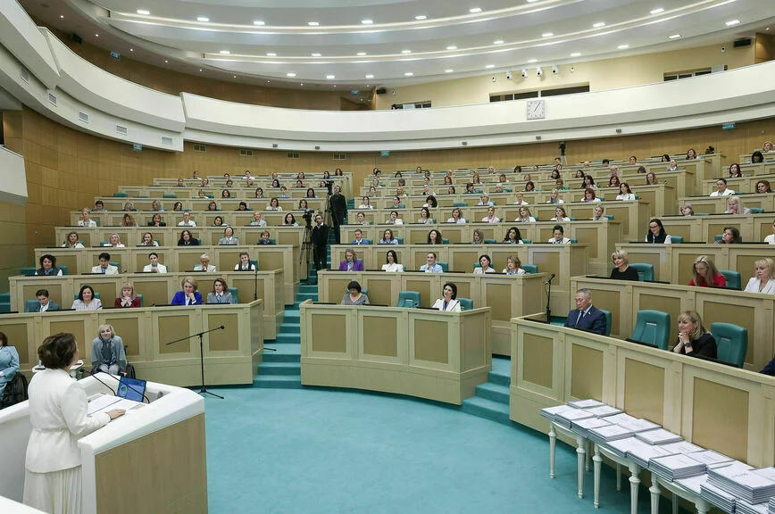 Женщины преобладают в управлении каждой третьей компании в России