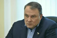Трудоустройство людей из стран, ущемляющих русский язык, призвали ограничить 