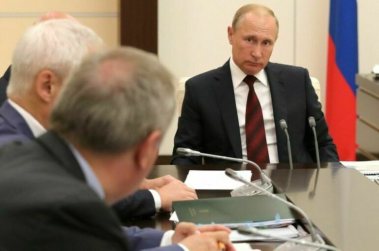 В Кремле сообщили о переносе совещания у Путина по развитию ТЭК