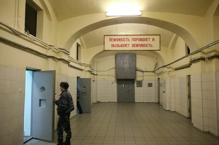 В Москве мужчину арестовали за свидание в метро
