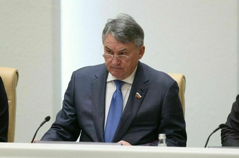 Воробьев заявил, что в Армении приостановили раздачу учебников из России