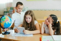 Госдума приняла в первом чтении проект о запрете мобильников на уроках
