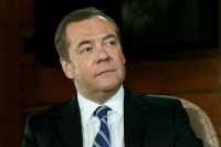Медведев проиллюстрировал отказ США финансировать Украину мемом Trollface