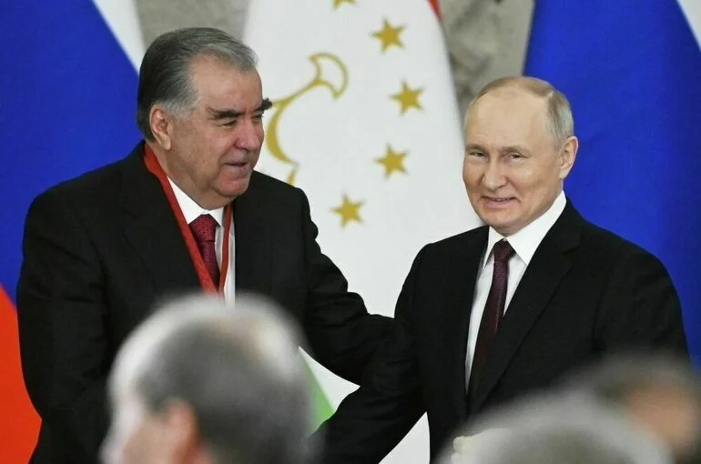 Путин наградил Рахмона орденом «За заслуги перед Отечеством»