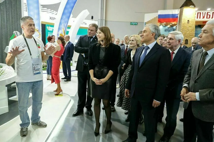 Володин и депутаты посетили международную выставку-форум «Россия»