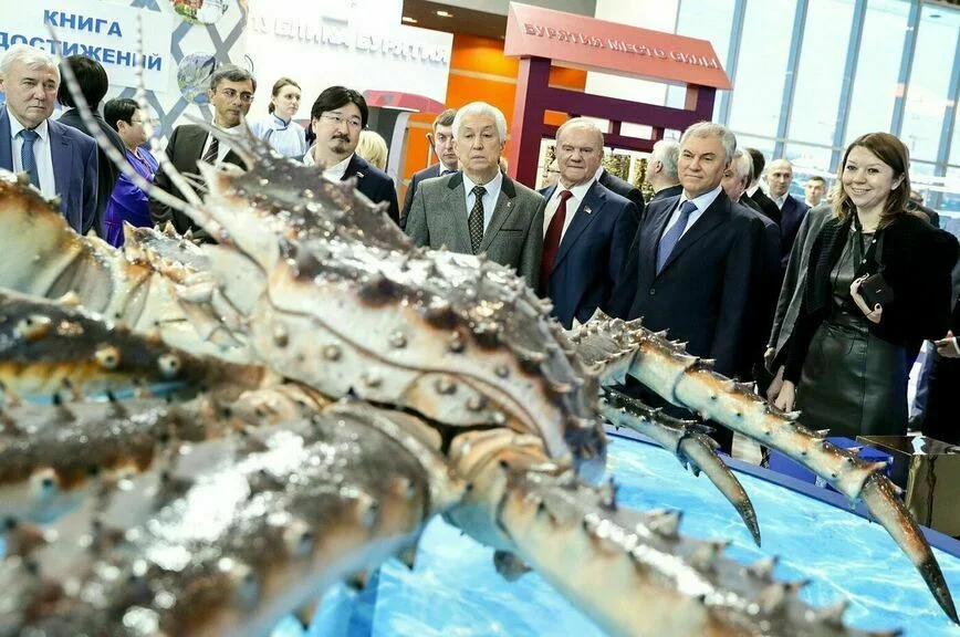 Володин и депутаты посетили международную выставку-форум «Россия»