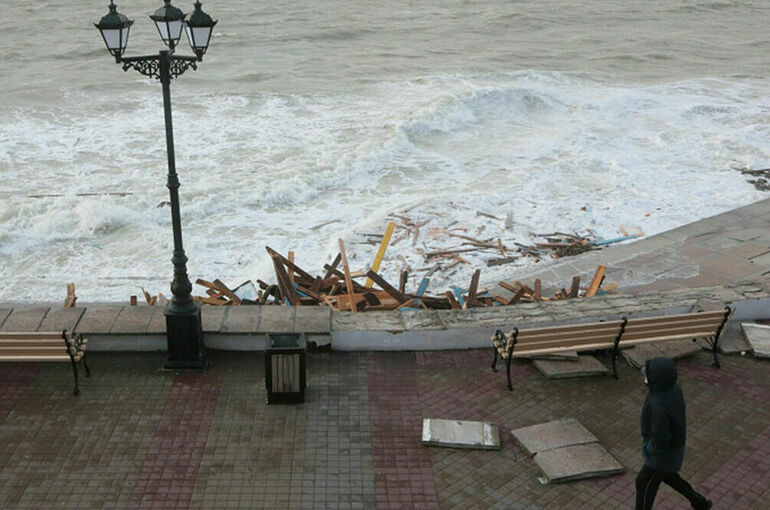 В Крыму без света остаются 9,3 тысячи человек