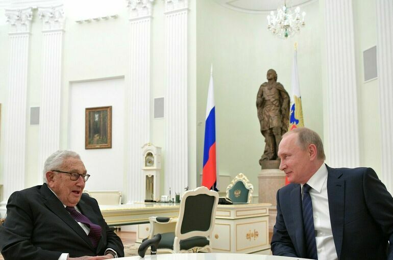 Песков: Беседы Путина и Киссинджера носили очень глубокий характер
