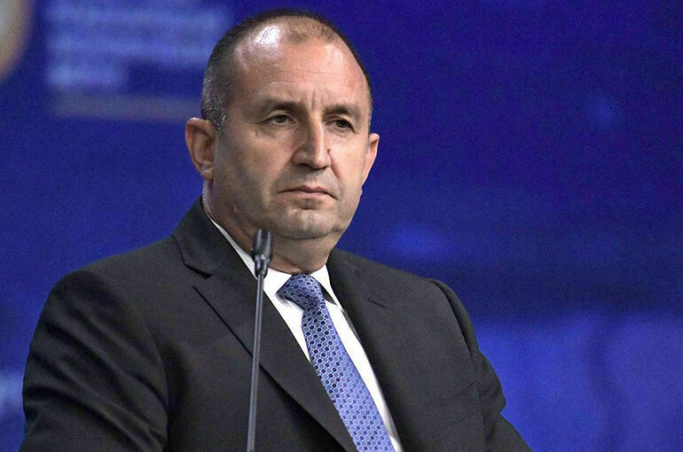 Президент Болгарии заблокировал поставку списанной бронетехники Украине