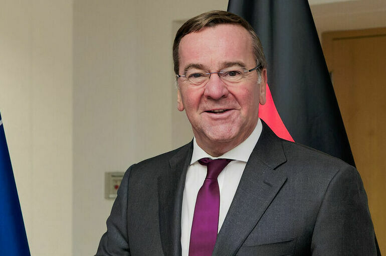 Глава минобороны ФРГ признал проблемы с поставками оружия на Украину