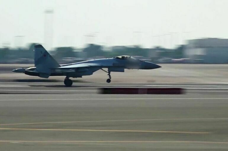 Борт Путина в полете до Абу-Даби сопровождали четыре истребителя