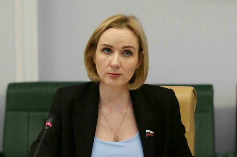 Львова-Белова заявила о необходимости обсудить вопрос травли в школах