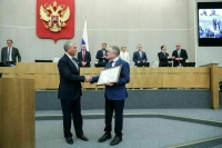 Володин наградил грамотой Госдумы фотографа «Парламентской газеты» Юрия Инякина