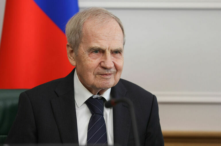 Зорькин: Конституция должна быть вплетена в законы и действия людей