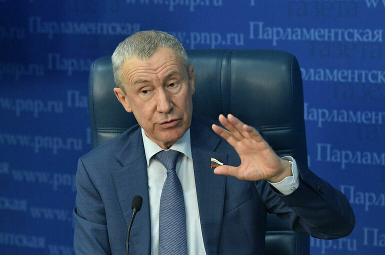 Климов считает, что без финансирования США конфликт на Украине завершится