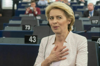 Глава Еврокомиссии завершила речь под собачий лай и смех депутатов
