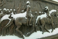 Вандал обезглавил коня на горельефе «Парад Победы» в центре Москвы