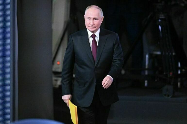 Путин заявил о росте реальной зарплаты в России по итогам года на 8%