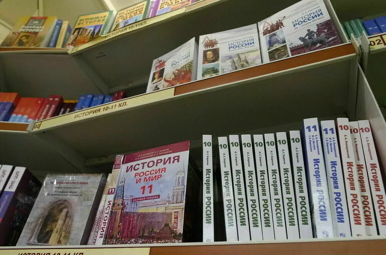 Президент объяснил появление нового учебника по истории