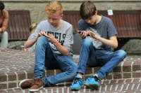 Times: Власти Британии обсуждают запрет соцсетей для детей младше 16 лет