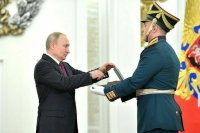 Путин после заседания коллегии Минобороны наградит Героев России