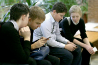 В России ввели запрет на использование смартфонов на уроках в школе