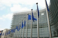 В Европарламенте сообщили о подготовке двух новых пакетов санкций против РФ
