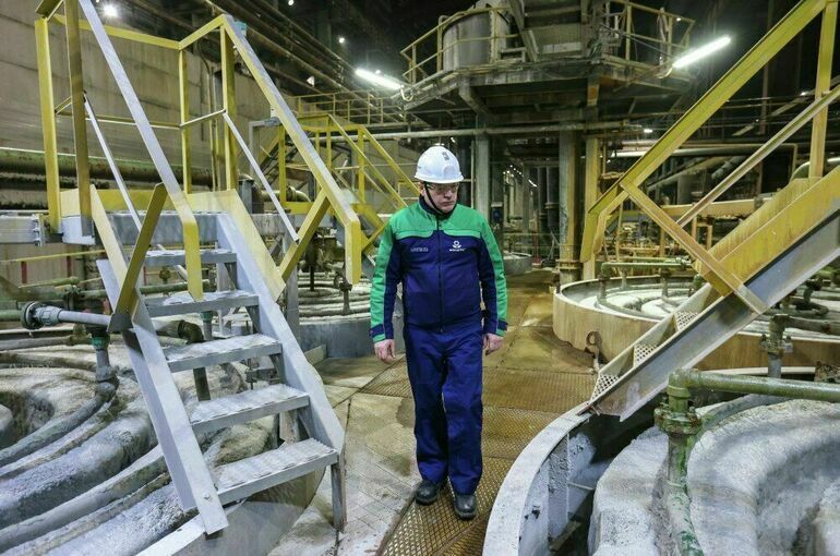 В Саратовской области отметили 50-летние крупнейшего в Поволжье химического производства