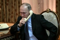Путин сообщил Аббасу о шагах России по деэскалации конфликта в секторе Газа