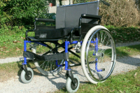 Просроченные кресла-коляски не позволят пробить на кассе