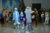 Минпросвещения: Новогодние елки пройдут во всех российских школах