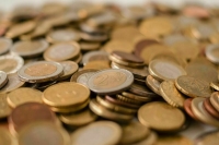 Курс евро на Мосбирже превысил в моменте 102 рубля