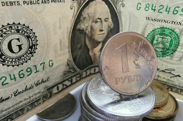 Доллар на Мосбирже впервые с 19 декабря упал ниже 90 рублей
