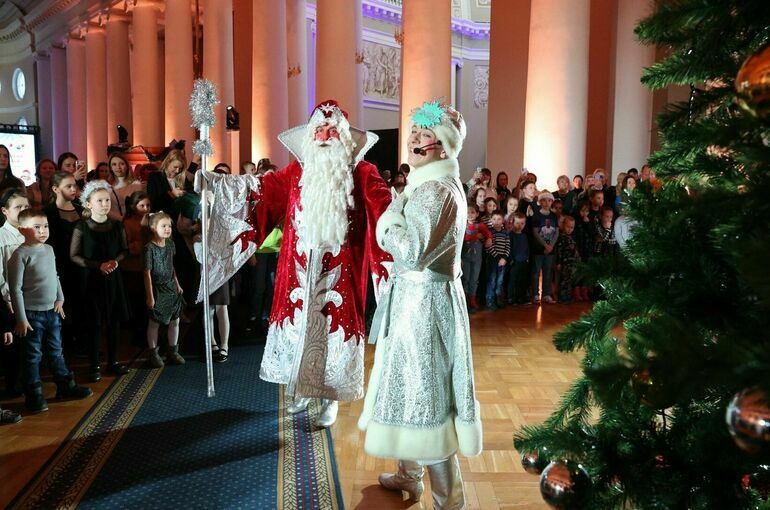 Более 700 детей бойцов посетили рождественскую елку по инициативе Матвиенко