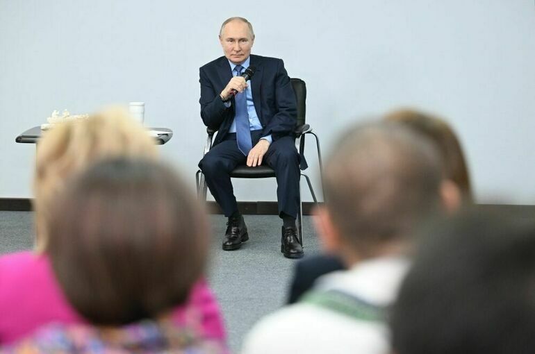 Путин рад появлению в России моды на многодетность