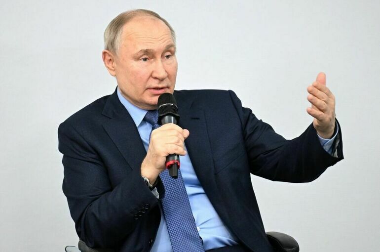 Путин объявил о продлении программы «Земский учитель» до 2030 года