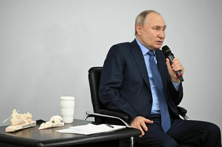 Путин выступил против траты маткапитала на покупку автомобиля