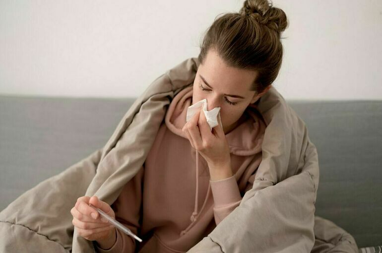 Роспотребнадзор прогнозирует рост заболеваемости гриппом и ковидом в январе