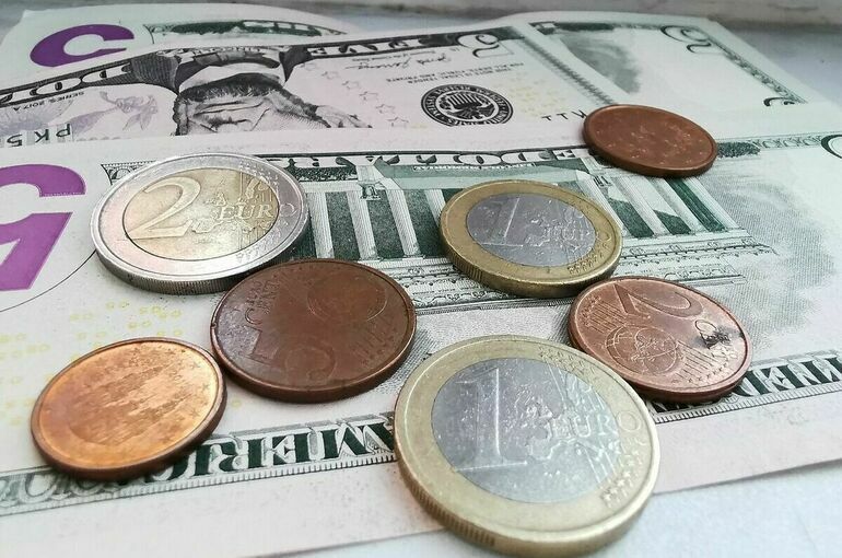 Курс евро опустился ниже 97 рублей 