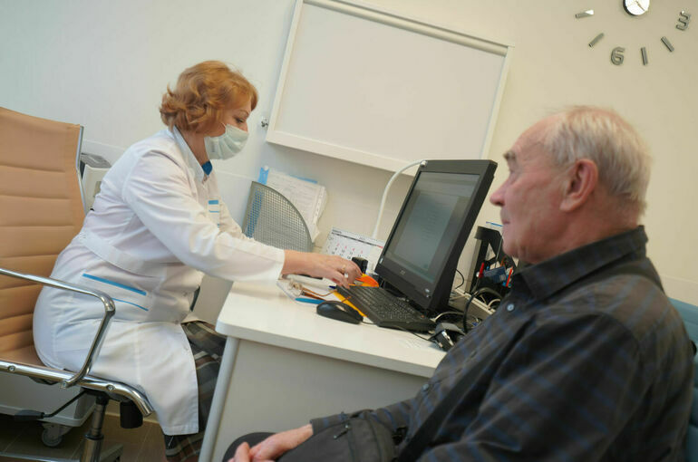 Разговоры врачей с пациентами в московских поликлиниках запишут на диктофон