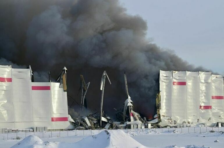Открытое горение на складе в Петербурге ликвидировано