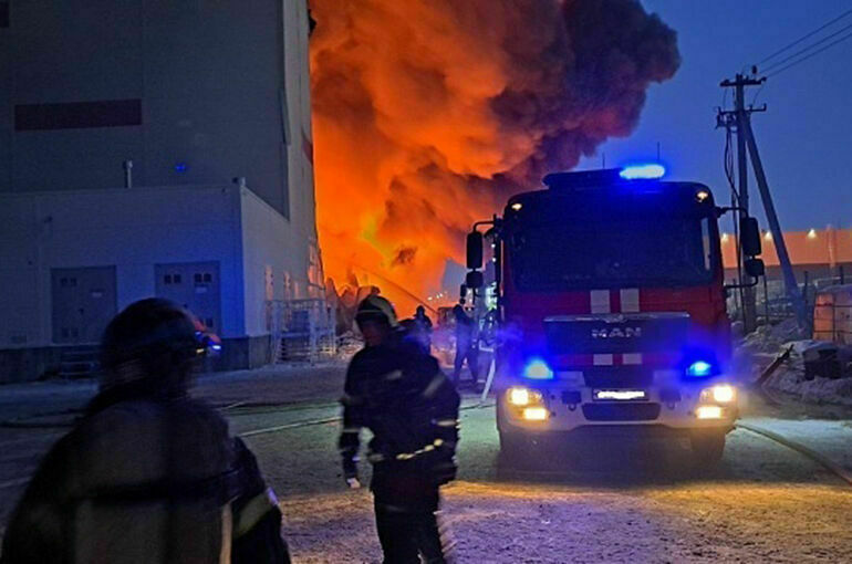 В Петербурге произошел пожар на складе