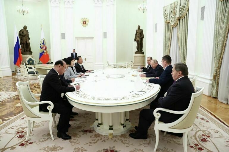 Путин обсудил с главой МИД КНДР двусторонние отношения