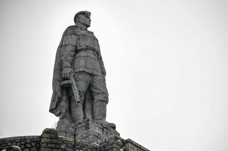 В Болгарии прошла акция протеста против переноса памятника «Алеша»