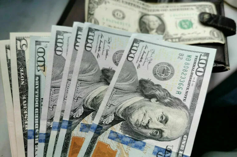 В России хотят продлить обязательную продажу валютной выручки экспортеров