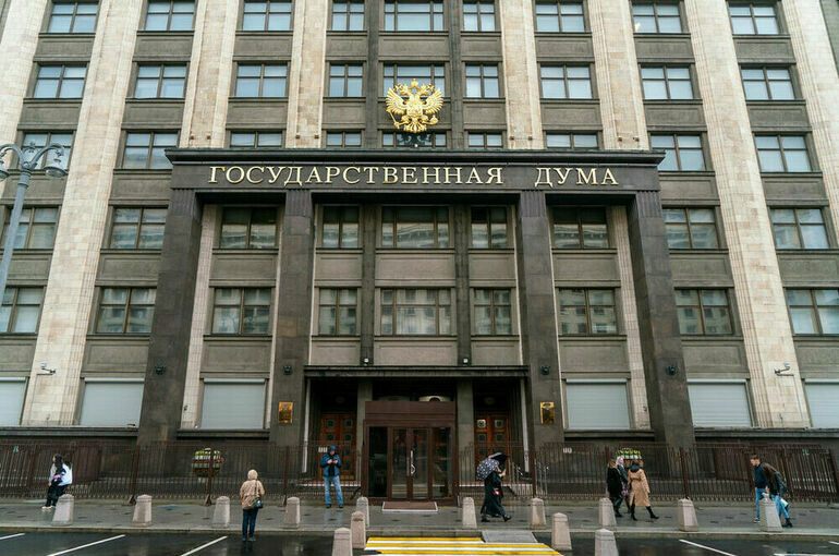 Депутаты почтили минутой молчания память погибших при обстрелах в Донецке