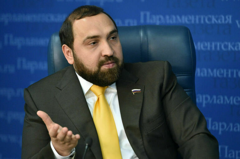 Хамзаев предложил сажать на пять лет за катание на привязанных к авто тюбингах 