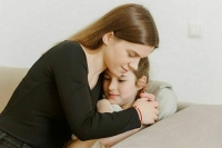 Одиноких мам и пап детей до 16 лет намерены защитить от увольнения